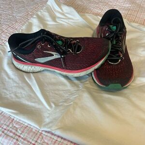 Brooks Ghost 11 running shoes, size 9